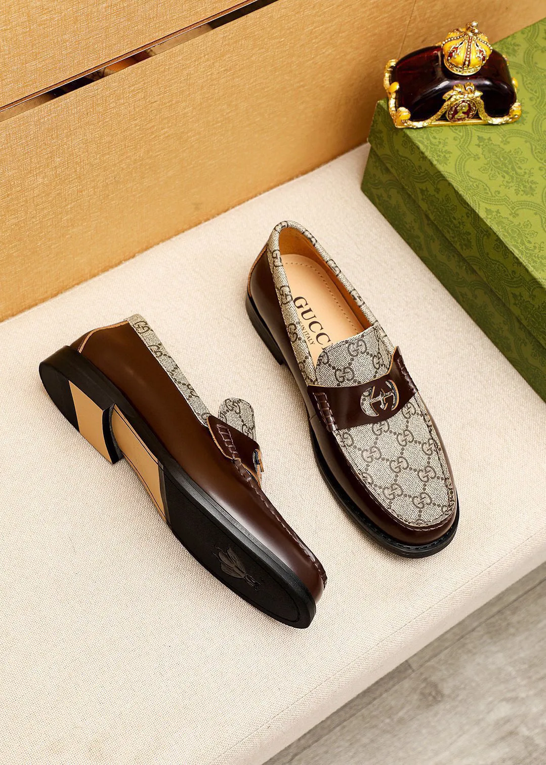 Men's shoes 💰480 💐 Product trademark: GUCCI "Gucci" casual leather shoes Regular size: 38-44 (45🉑️customized) Product materials: Selected imported first-layer open-edge beaded cowhide leather upper + luxury hardware buckle, imported water-dyed cowhide leather lining. Strong three-dimensional visual effect, combined outsole Color: 3⃣️colors available
